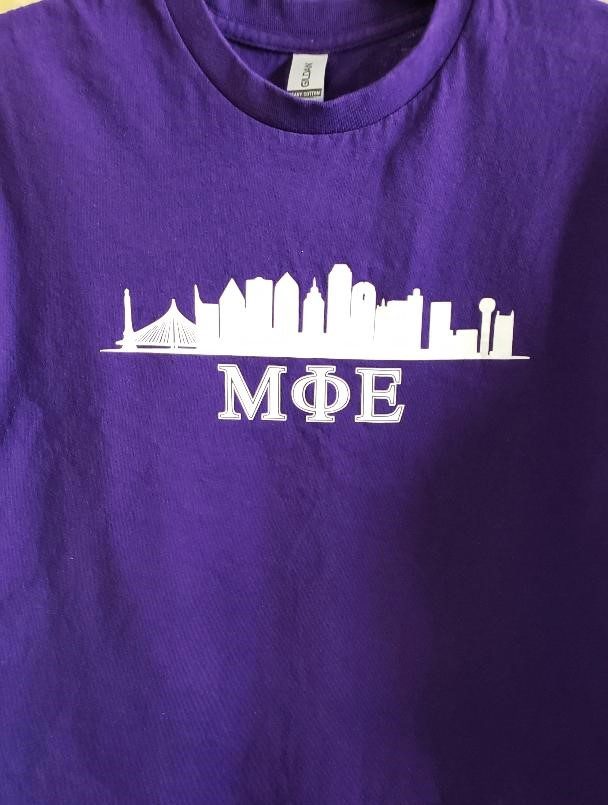 A purple t - shirt with the word moe on it.